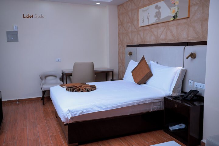 Room 2 of 8