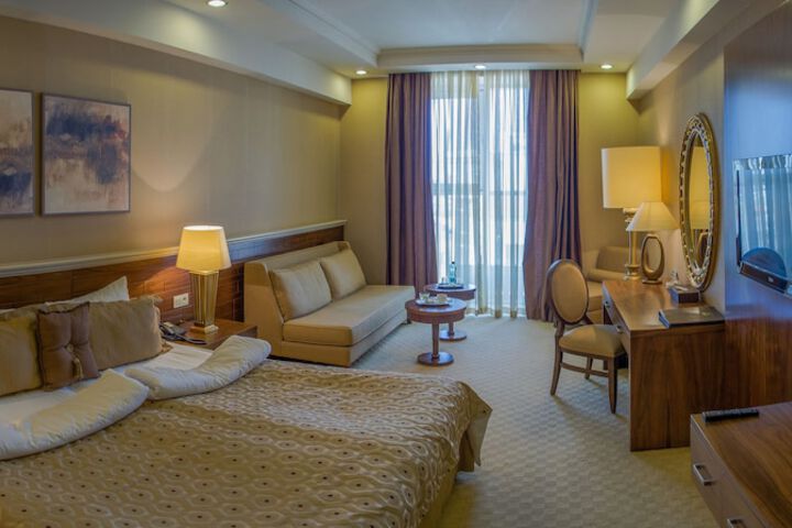 Room 6 of 37
