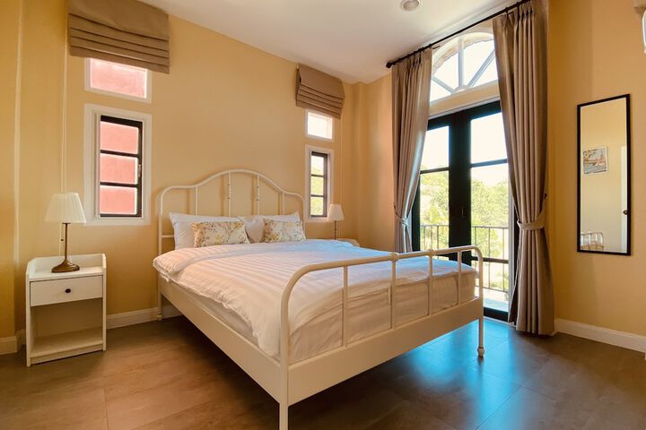 Room 4 of 137