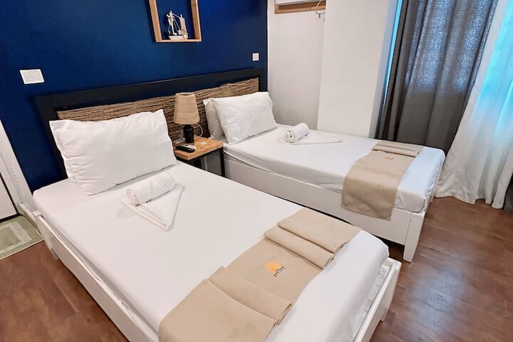 Room 6 of 13