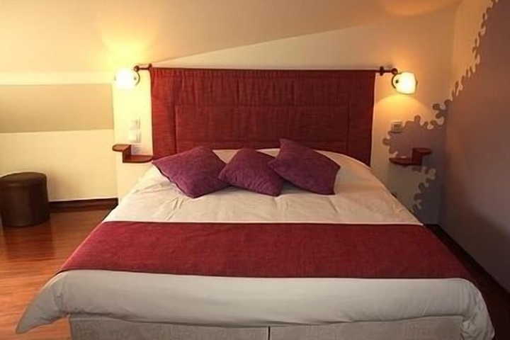 Room 3 of 84