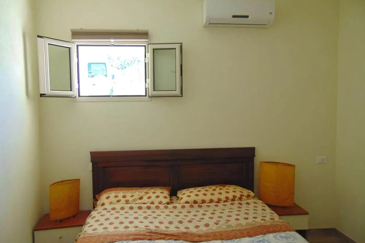 Room 5 of 15