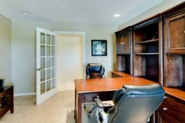 Business Center 4 of 21