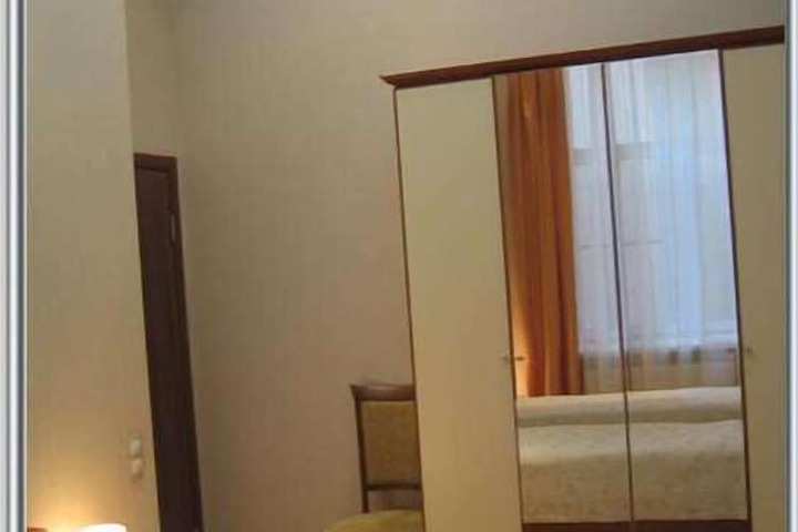 Room 7 of 33