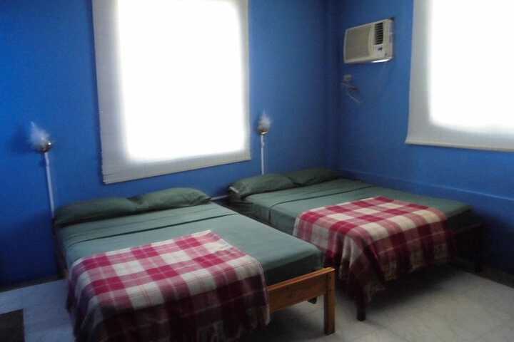 Room 6 of 10
