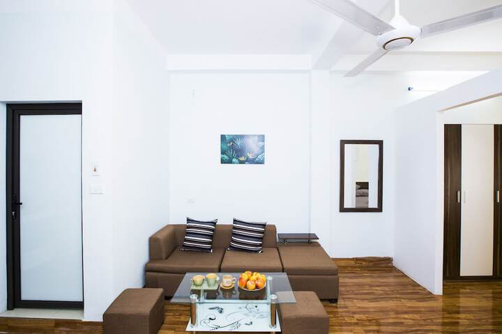 Room 6 of 9