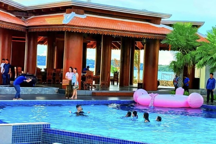 Pool 85 of 129