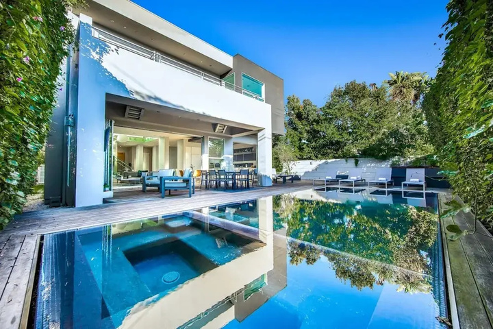 Pool 17 of 23