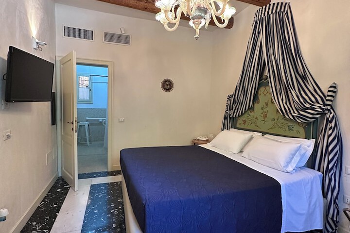Room 20 of 43