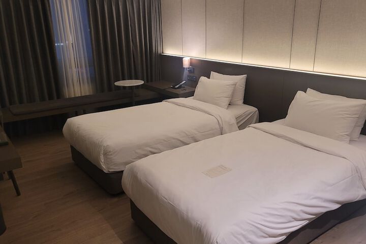Room 21 of 48