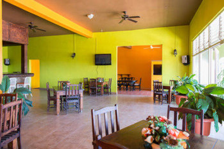 Dining 16 of 18