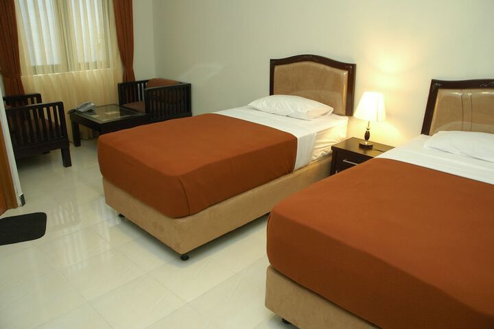 Room 13 of 37