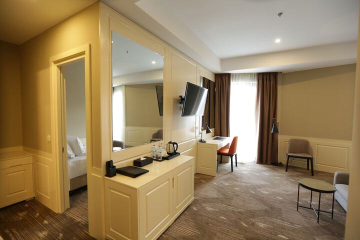 Room 27 of 73