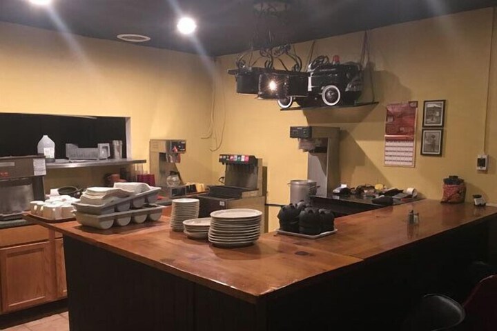 Dining 58 of 63