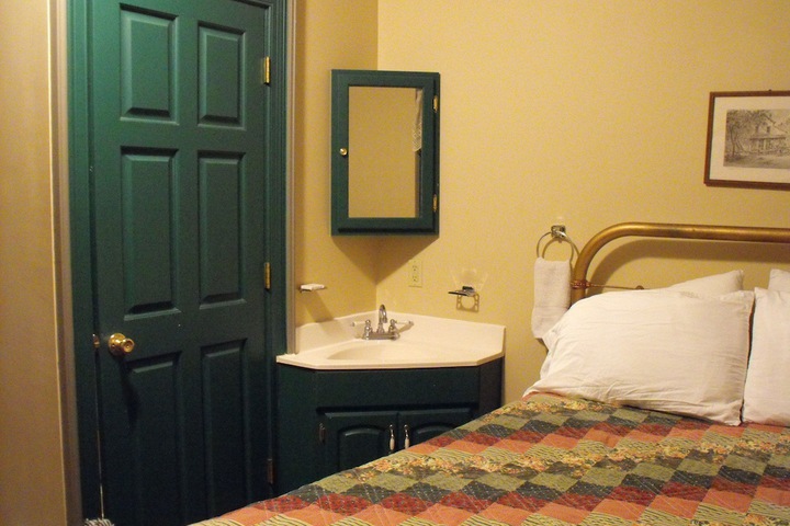 Room 9 of 36