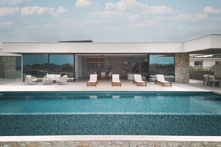 Pool 79 of 122