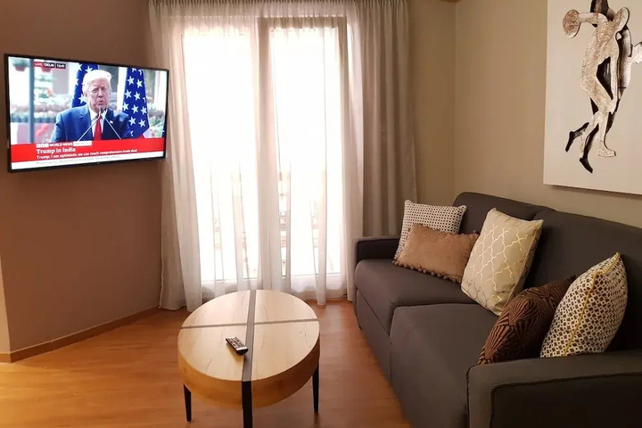 Room 6 of 19