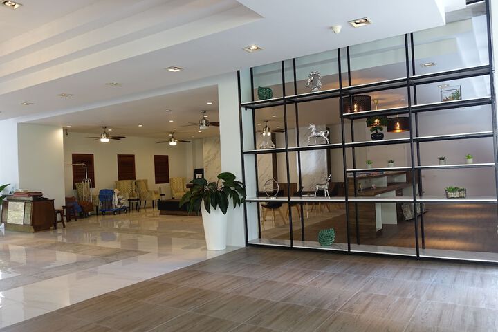Entrance & Lobby