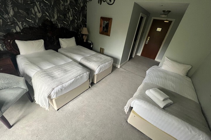 Room 9 of 49