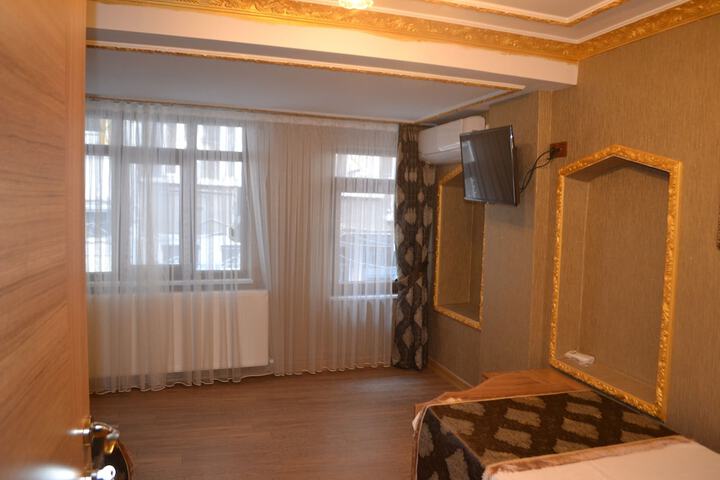 Room 8 of 31