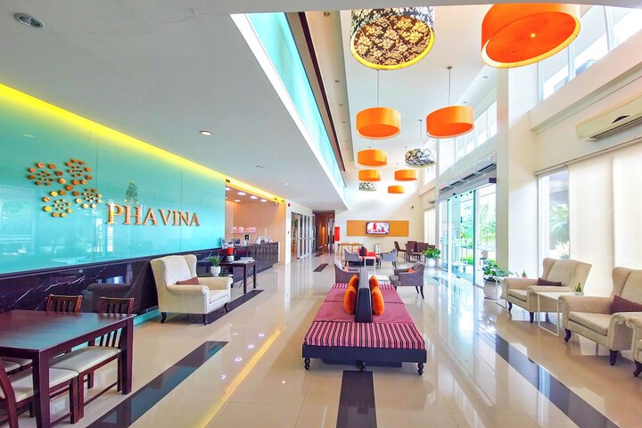 Entrance & Lobby