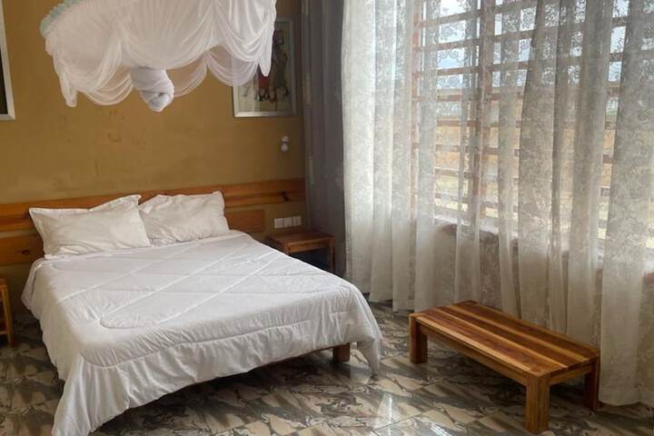 Room 4 of 17