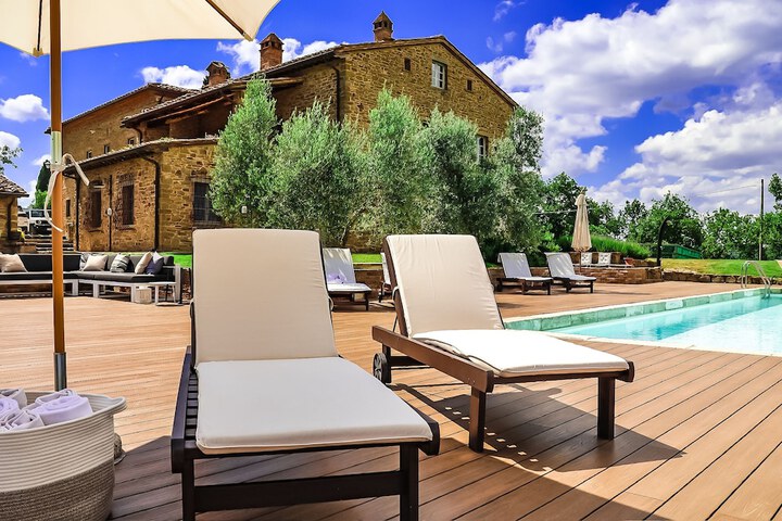 Sundeck 97 of 129