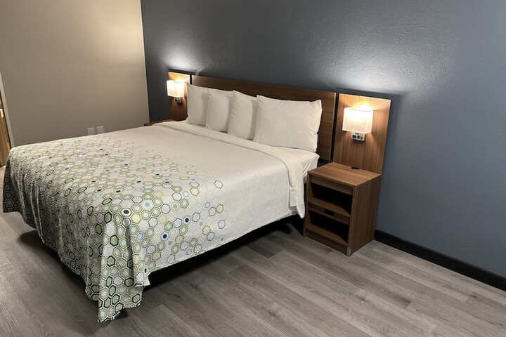 Room 8 of 16