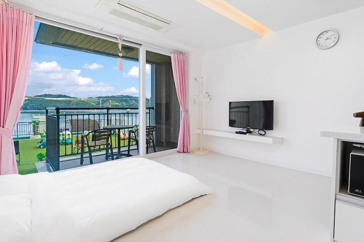 Room 6 of 73