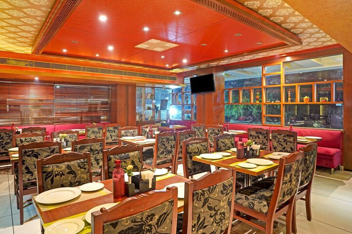 Dining 26 of 38