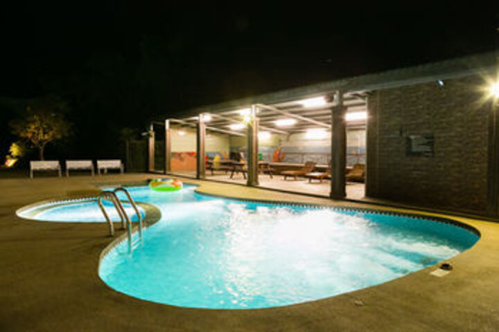 Pool 40 of 49