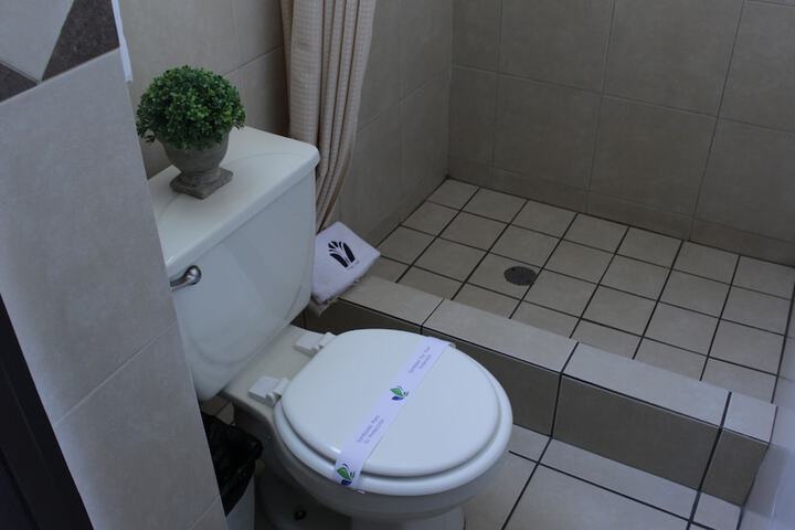 Room 8 of 16