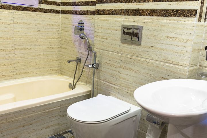 Room 4 of 8