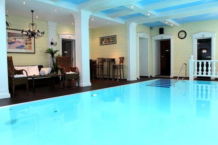 Pools & Facilities