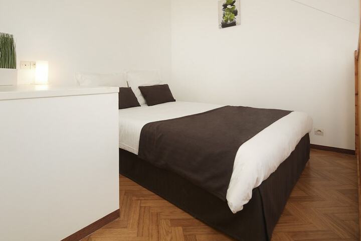Room 8 of 30