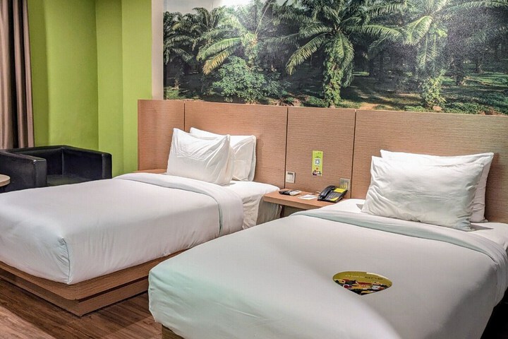 Room 16 of 32