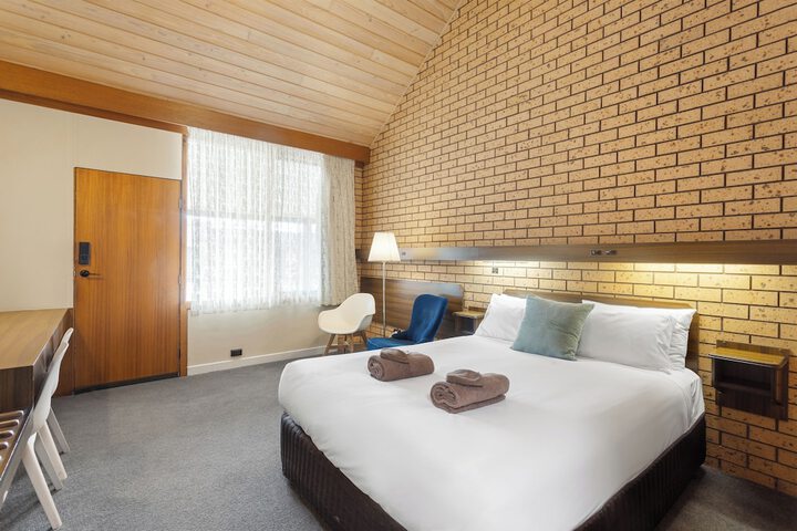 Room 5 of 73