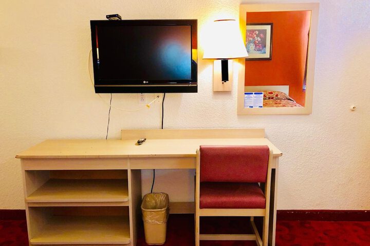 Room 11 of 17