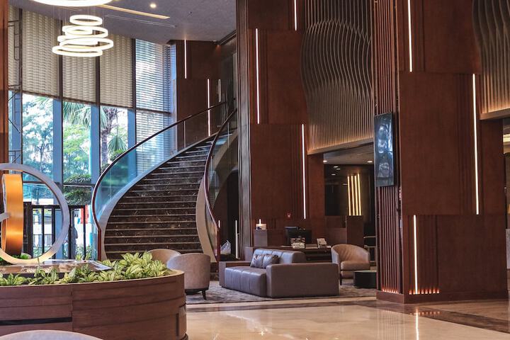 Entrance & Lobby