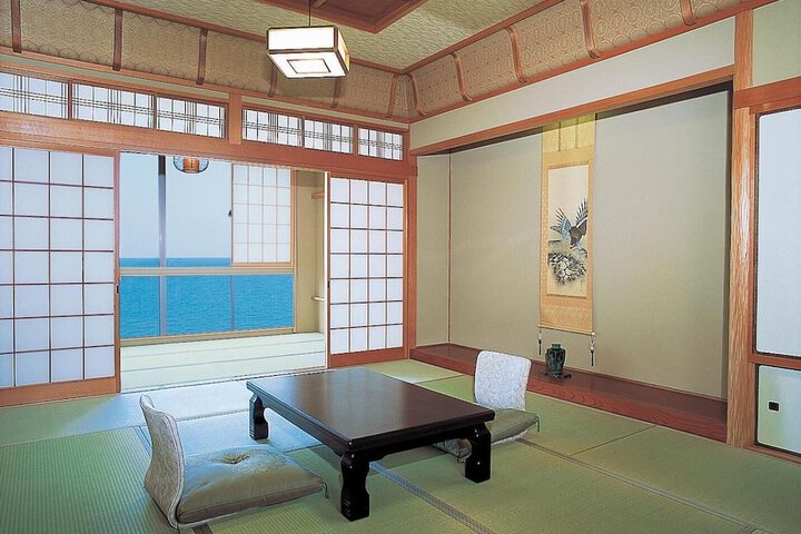 Room 6 of 33
