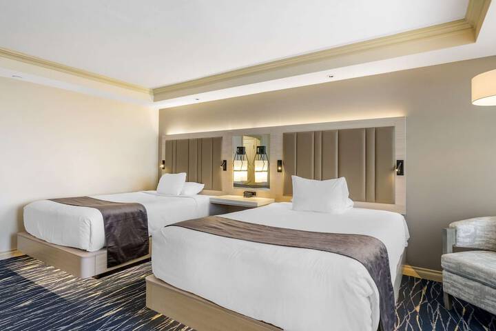 2 Queen Beds Accessible (4 of 8)