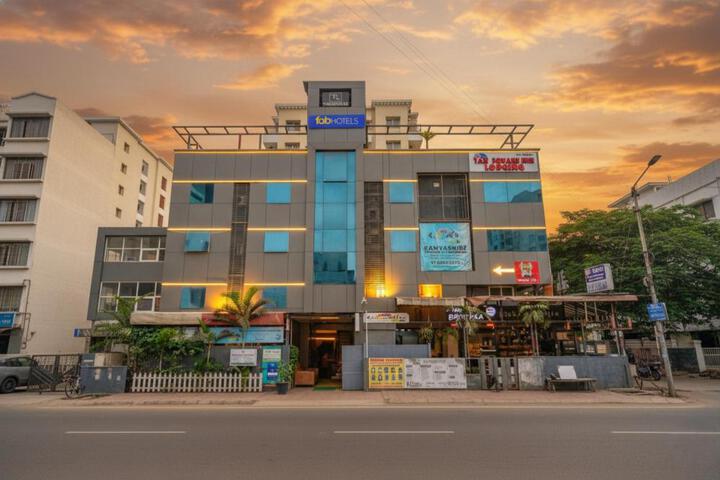 FabHotel Tan Square - Nr. Eon IT Park