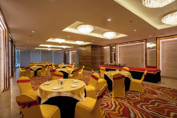 Ballroom/Hall 59 of 60