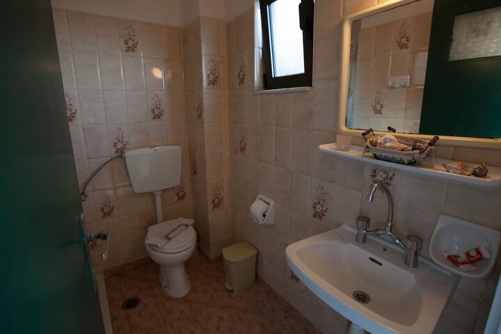 Room 25 of 60