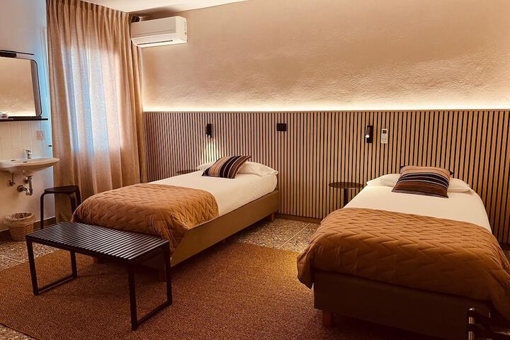 Room 10 of 22