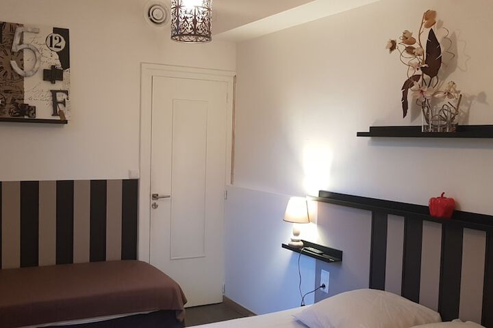 Room 4 of 16