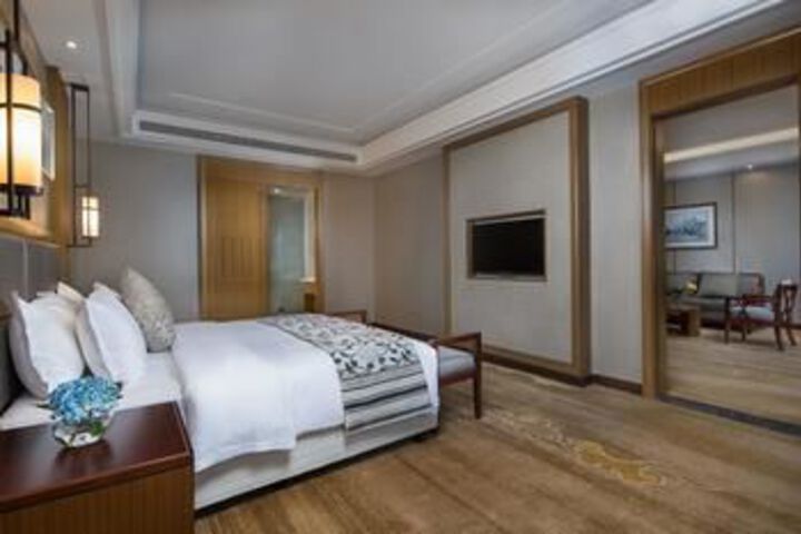 Room 27 of 61