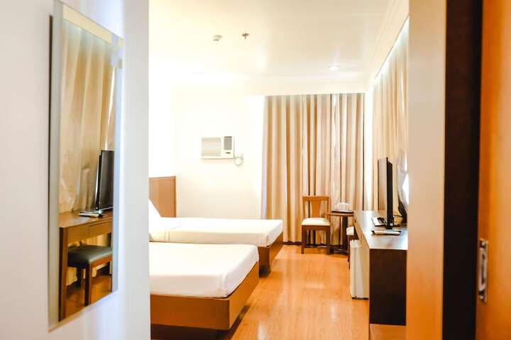 Room 6 of 50