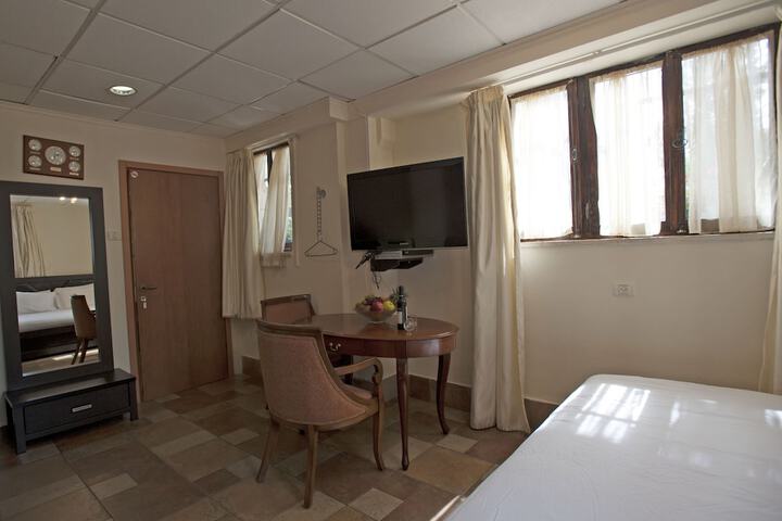 Room 30 of 78