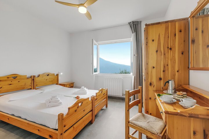 Room 3 of 37